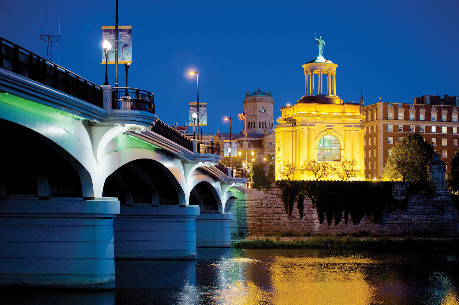 Downtown Hamilton, Ohio – Great Miami River bridge and Soldiers, Sailors and Pioneers Monument at night
